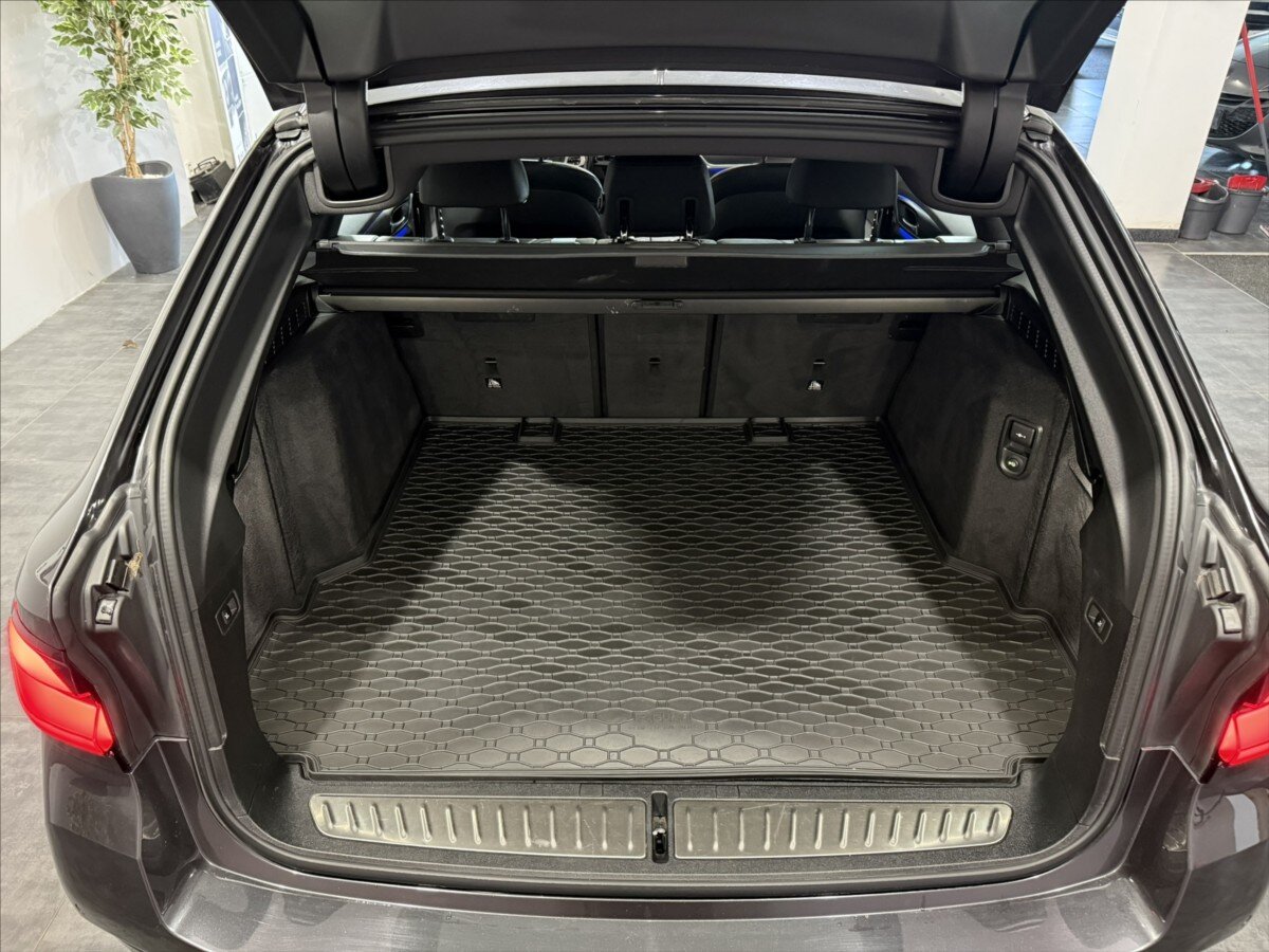 BMW Řada 5 Kombi 3,0 l 210 kw