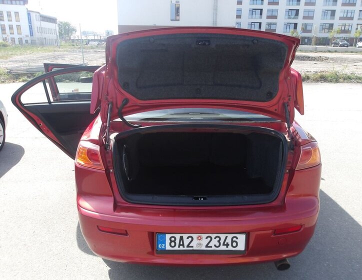 Mitsubishi Lancer Sedan / Limuzína 2,0 l 103 kw