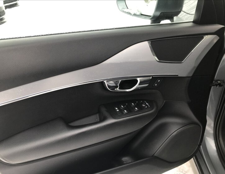 Volvo XC90 SUV 2,0 l 173 kw