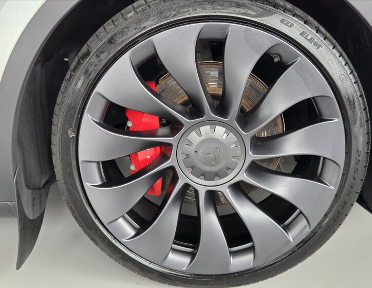 Tesla Model Y SUV / Terénní 0,0 393 kw