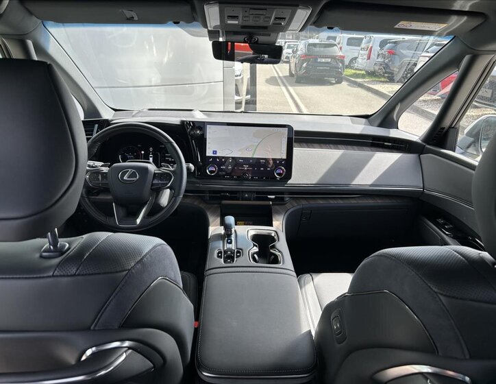 Lexus LM 350h VAN-Minibus 2,5 l 183 kw