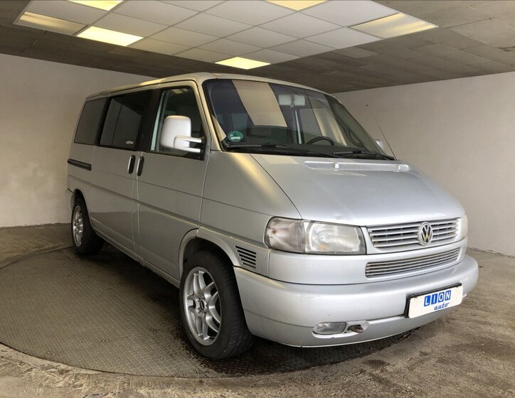 Volkswagen Caravelle 1