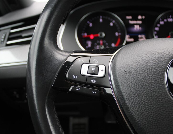 Volkswagen Passat Kombi 2,0 l 176 kw