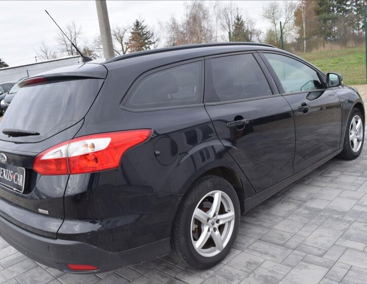 Ford Focus Kombi 998,0 92 kw