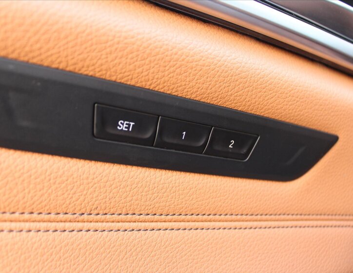 BMW Řada 5 Kombi 3,0 l 195 kw