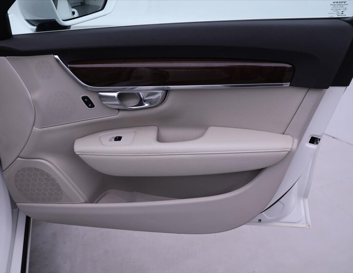 Volvo V90 Kombi 2,0 l 140 kw