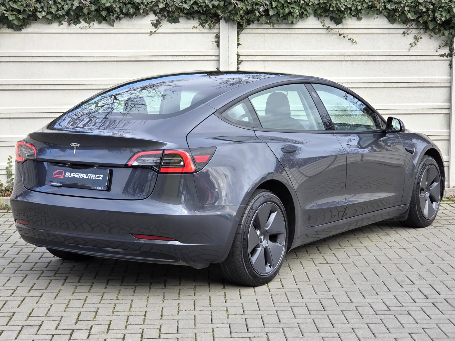 Tesla Model 3 Sedan 0,0 208 kw