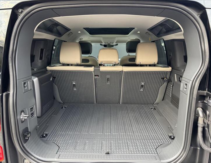 Land Rover Defender 13