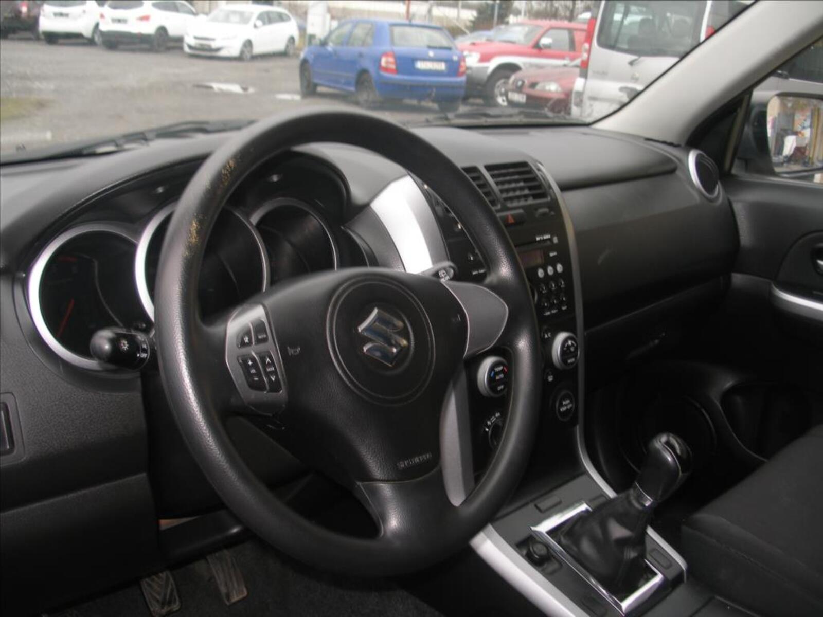 Suzuki Grand Vitara 5