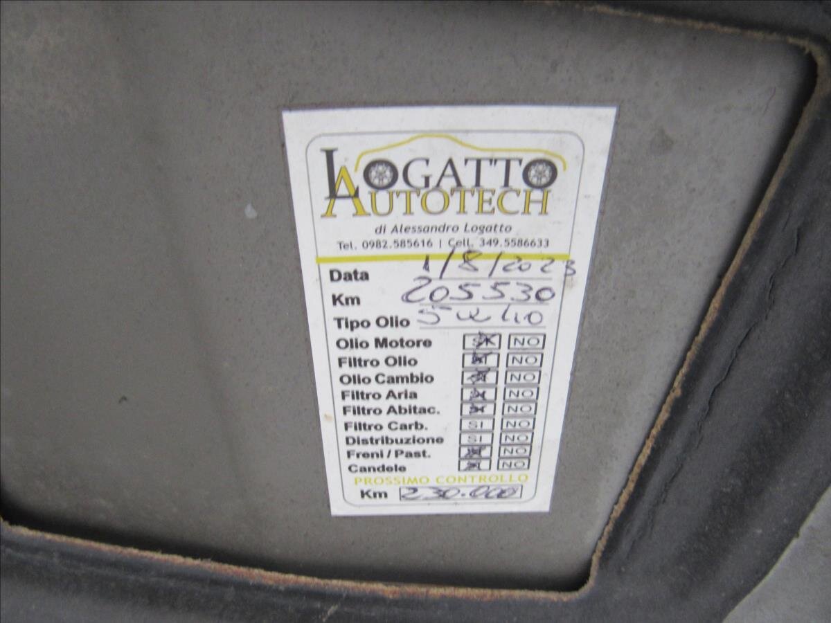 Nissan Maxima Sedan / Limuzína 2,0 l 103 kw