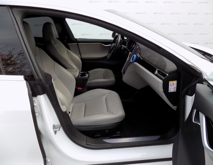 Tesla Model S 16