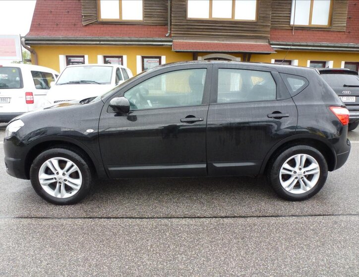 Nissan Qashqai SUV / Terénní 2,0 l 104 kw