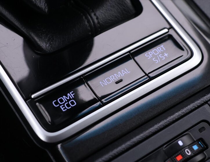 Toyota Land Cruiser SUV / Terénní 2,8 l 150 kw