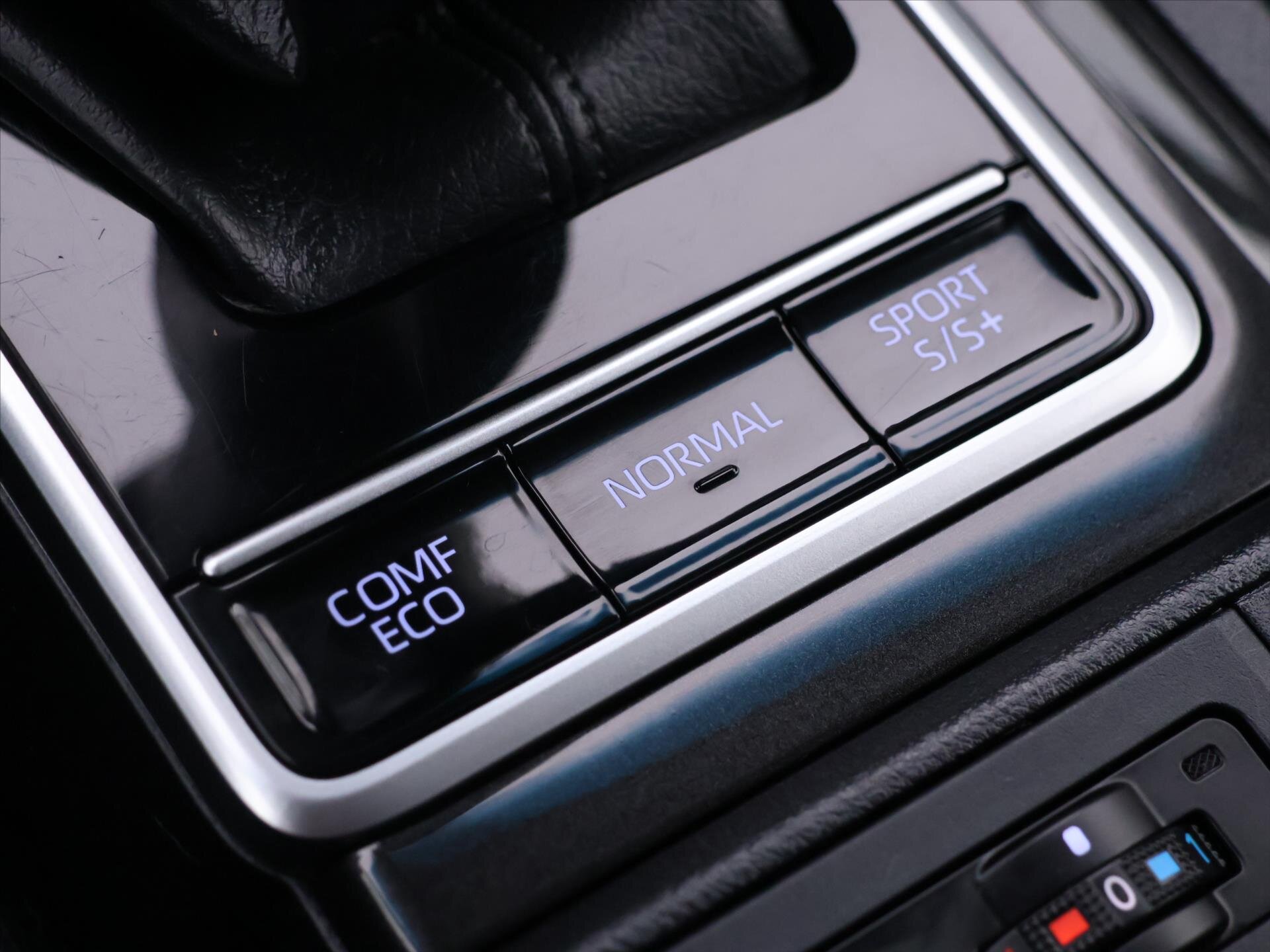 Toyota Land Cruiser SUV / Terénní 2,8 l 150 kw