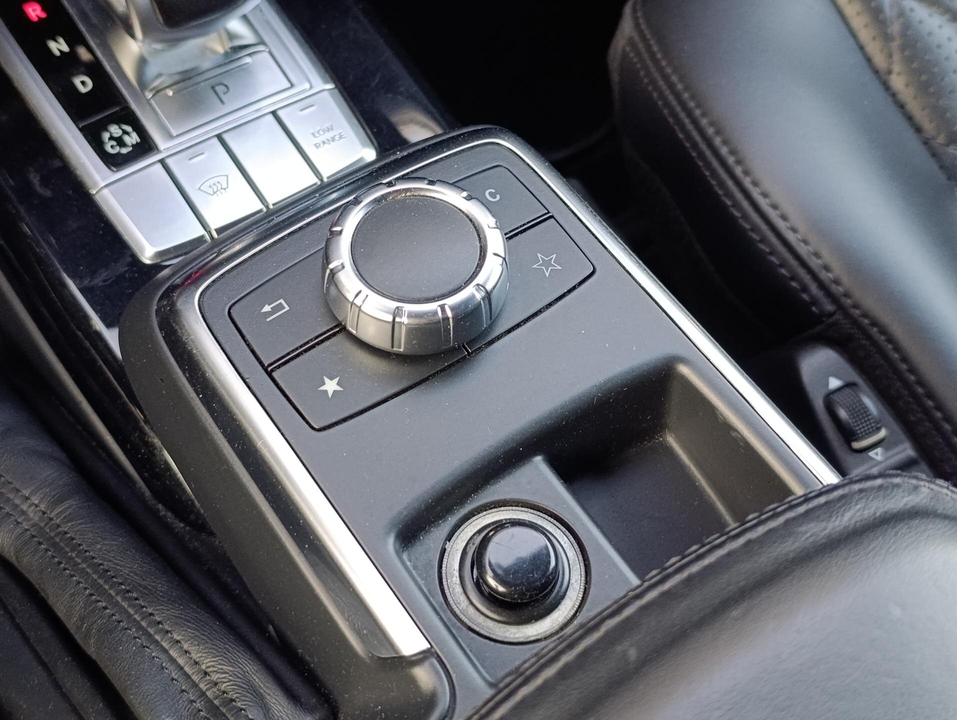 Mercedes-Benz Třídy G SUV / Terénní 5,5 l 400 kw