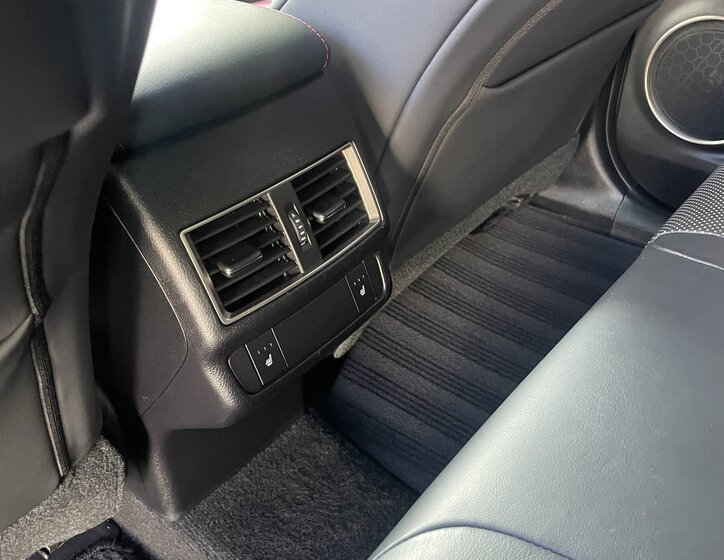 Lexus NX 300h CUV / Crossover 2,5 l 145 kw