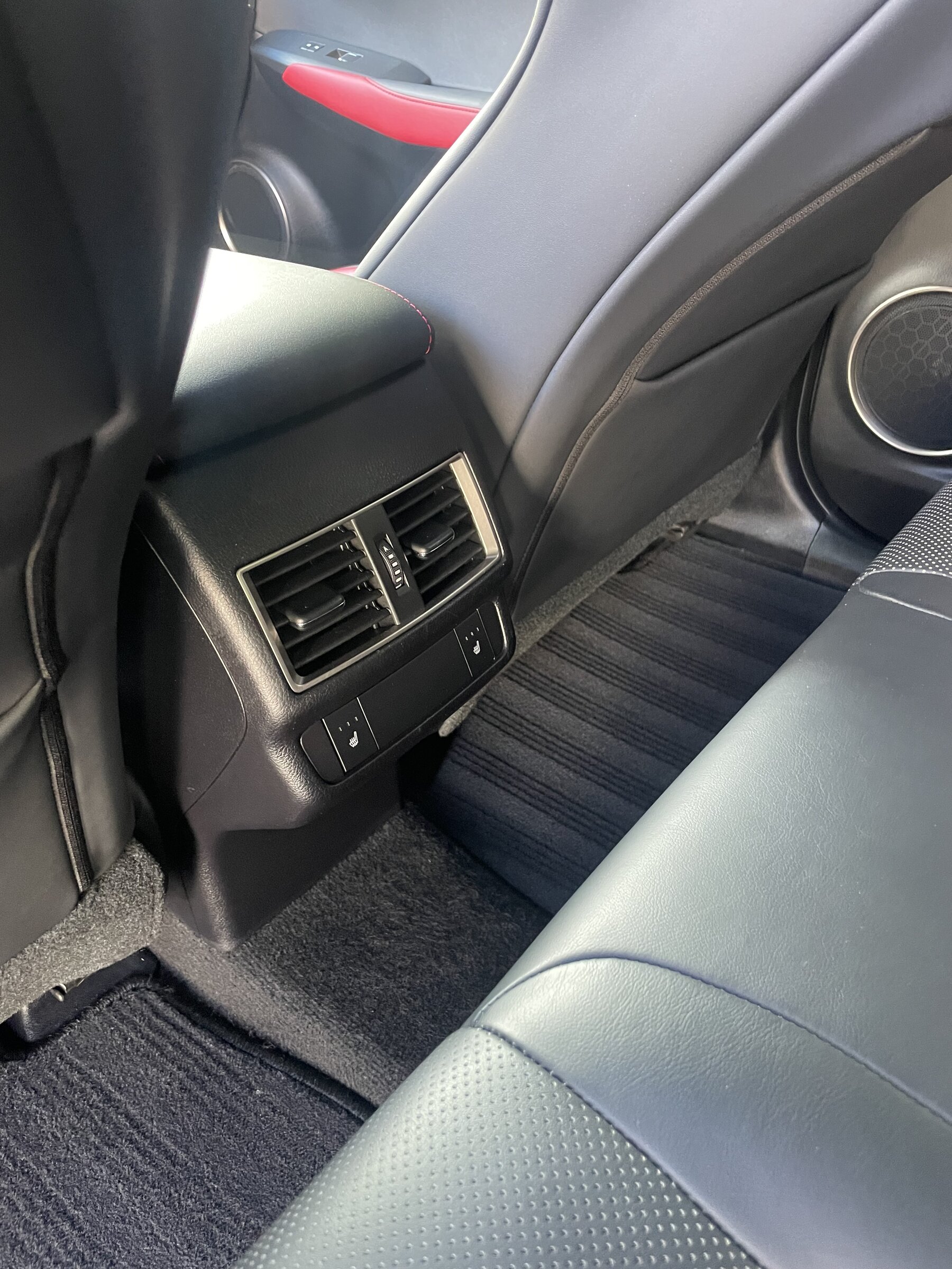 Lexus NX 300h CUV / Crossover 2,5 l 145 kw