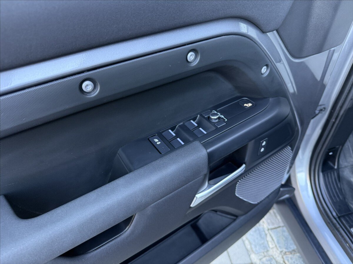 Land Rover Defender SUV / Terénní 3,0 l 183 kw