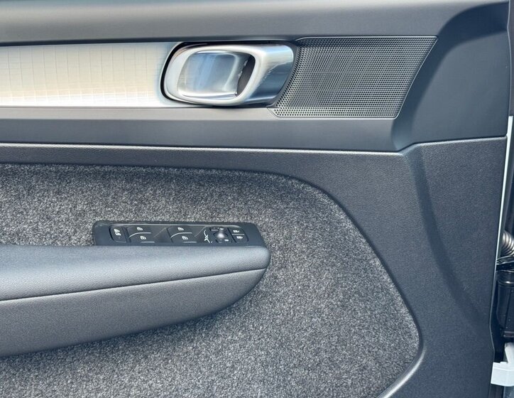 Volvo XC40 SUV / Terénní 2,0 l 120 kw