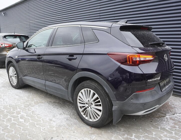Opel Grandland X SUV 1,2 l 96 kw