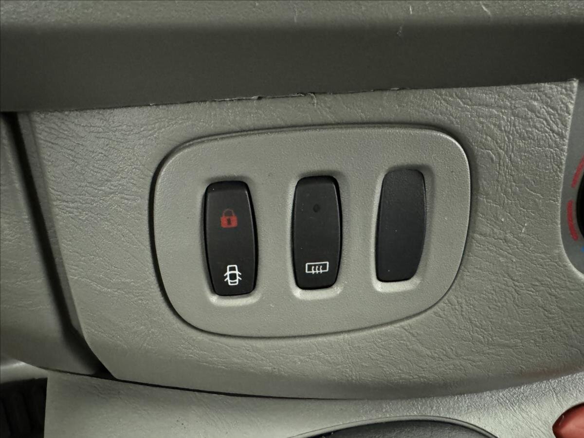 Opel Vivaro Kombi 2,5 l 107 kw