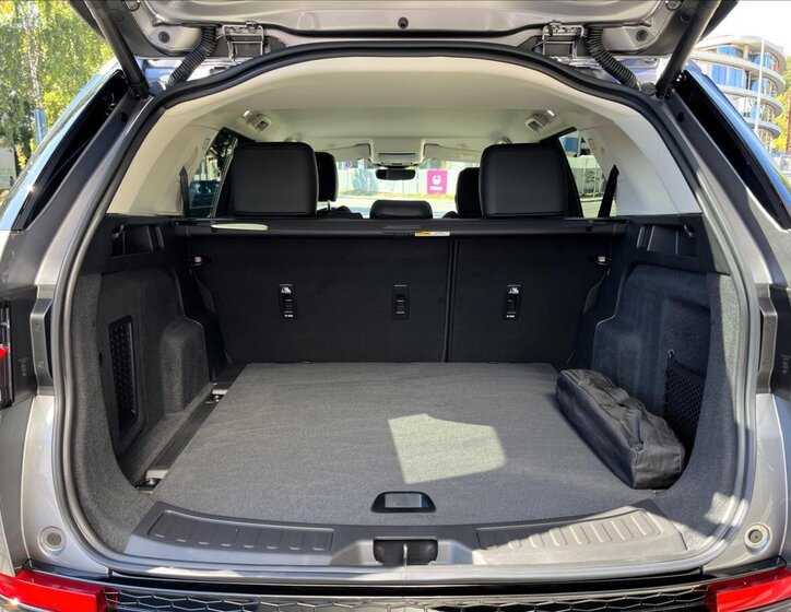 Land Rover Discovery Sport SUV 2,0 l 120 kw