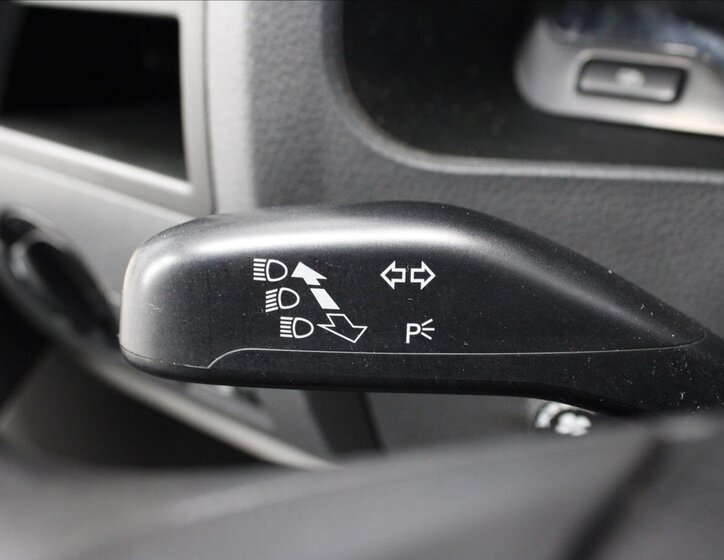 Volkswagen Transporter Kombi 2,0 l 103 kw