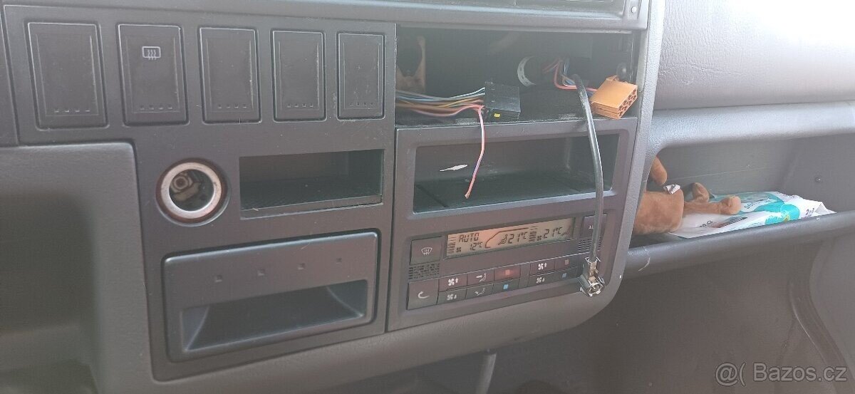 Volkswagen Caravelle VAN / Minibus 0,0 75 kw