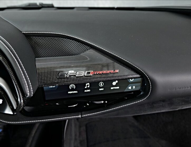 Ferrari SF90 Kupé 4,0 l 736 kw