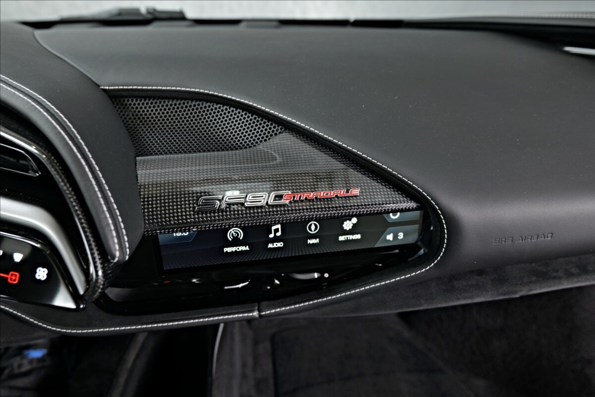 Ferrari SF90 Kupé 4,0 l 736 kw