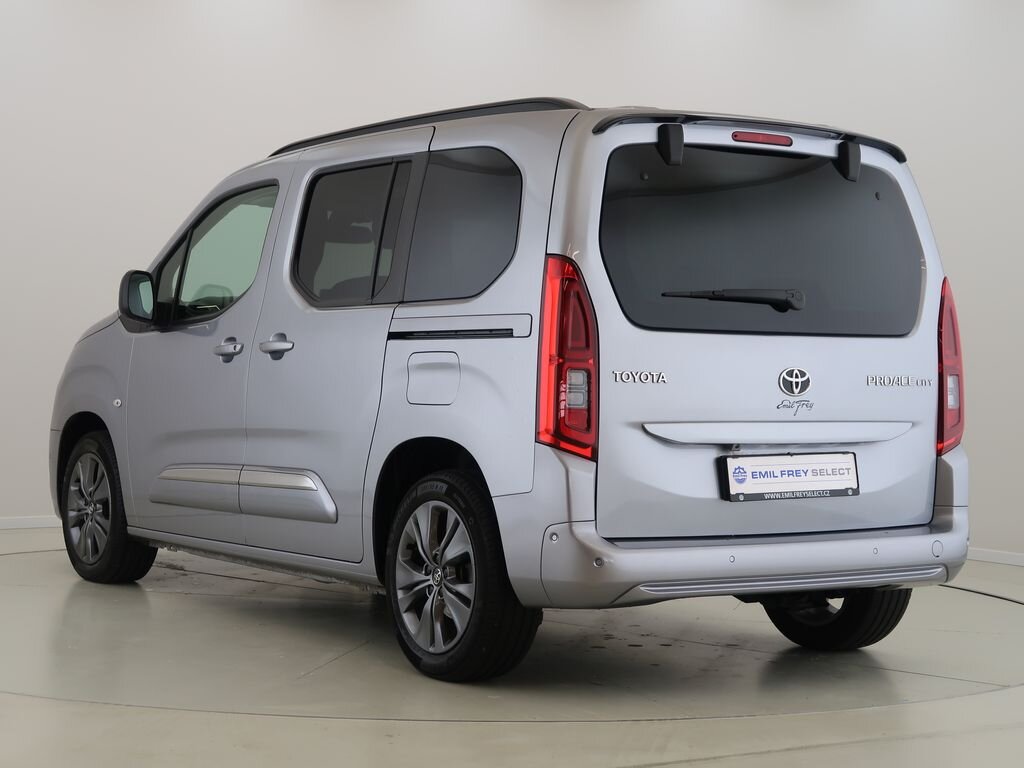 Toyota ProAce Kombi 1,5 l 96 kw