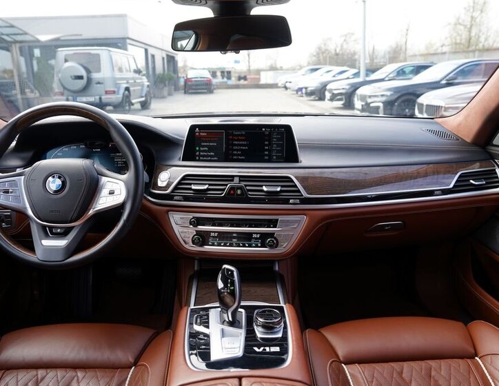 BMW Řada 7 Sedan / Limuzína 6,6 l 430 kw