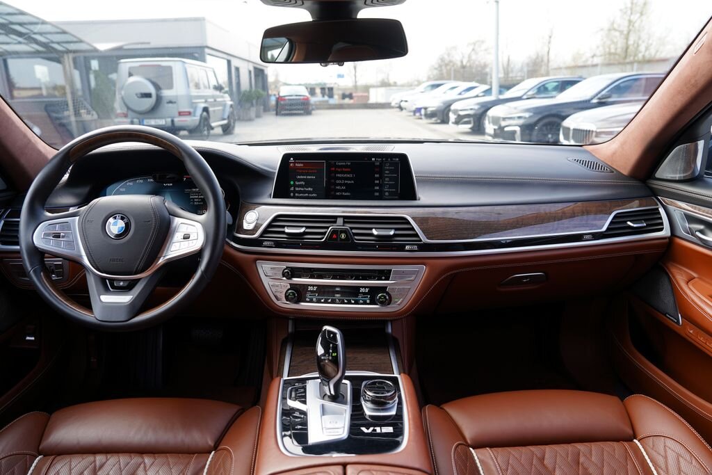 BMW Řada 7 Sedan / Limuzína 6,6 l 430 kw
