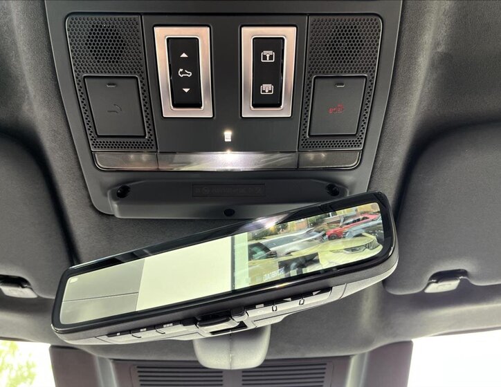 Land Rover Defender SUV / Terénní 4,4 l 467 kw