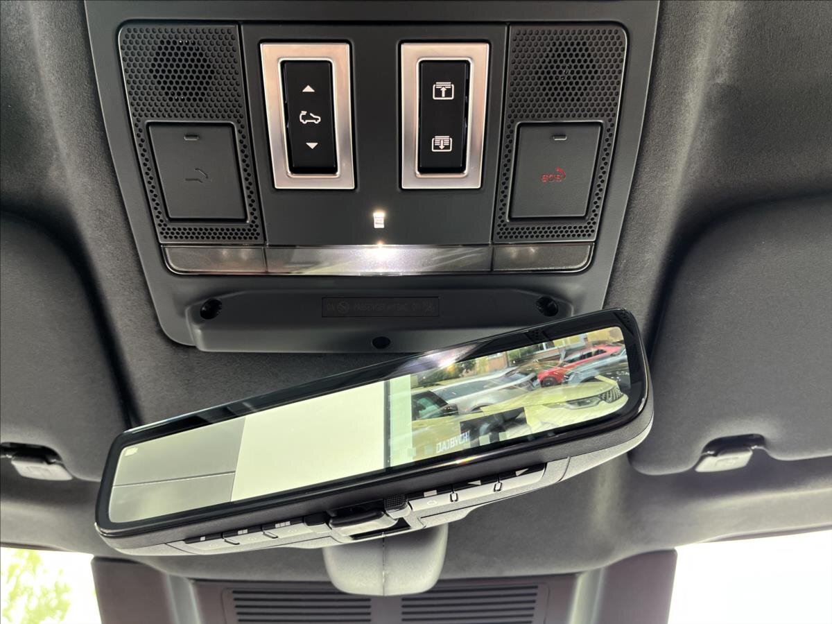 Land Rover Defender SUV / Terénní 4,4 l 467 kw