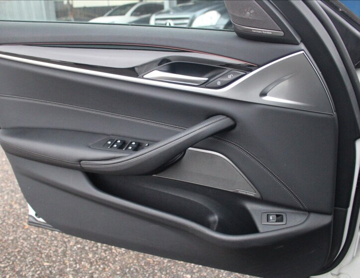 BMW Řada 5 Kombi 3,0 l 210 kw