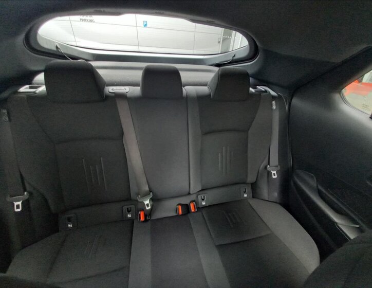 Toyota C-HR SUV 1,8 l 103 kw