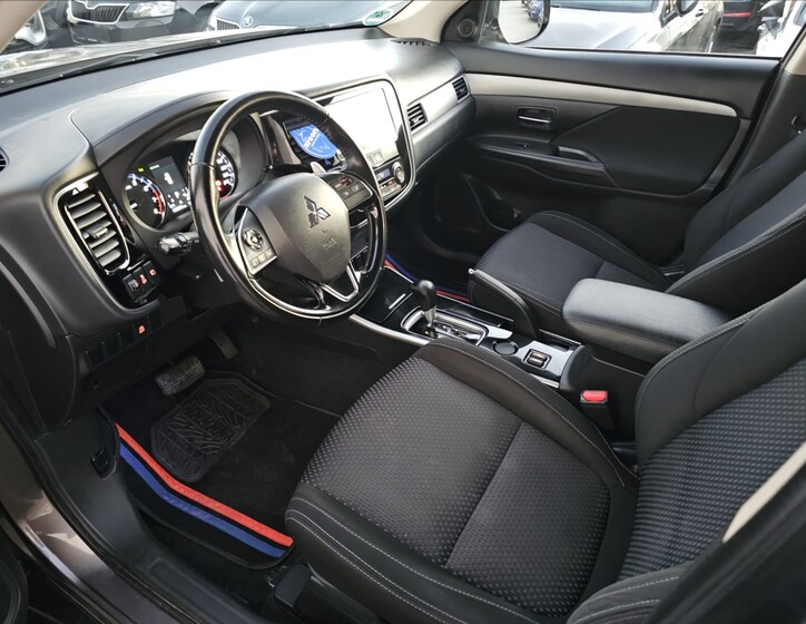 Mitsubishi Outlander 13