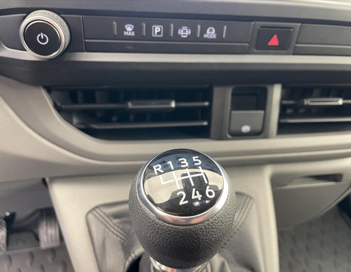 Volkswagen Caravelle 11