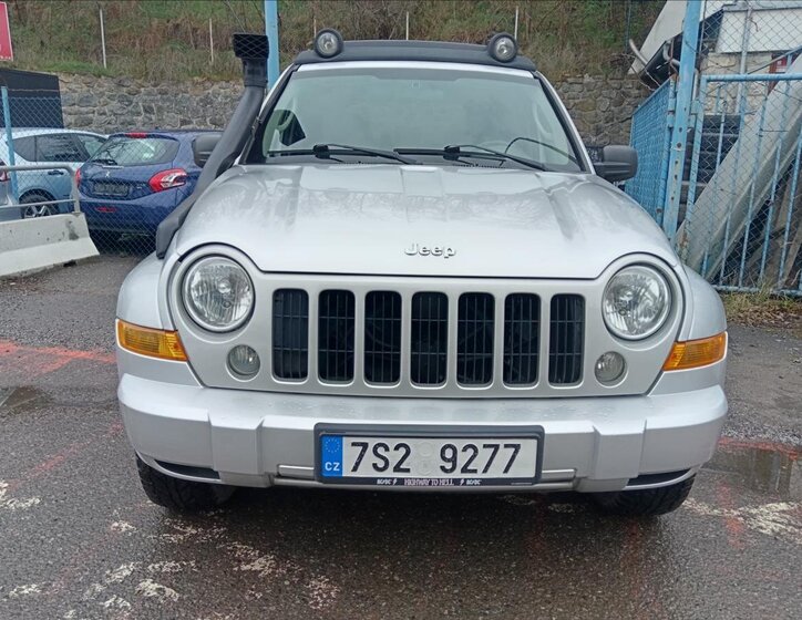 Jeep Cherokee Kombi 2,8 l 120 kw