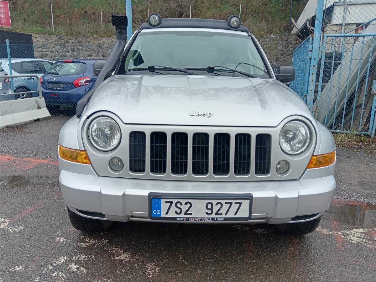 Jeep Cherokee Kombi 2,8 l 120 kw