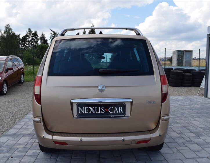 Lancia Phedra MPV 2,2 l 94 kw