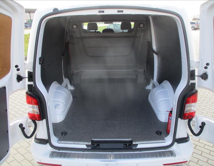 Volkswagen Transporter Kombi 2,0 l 84 kw