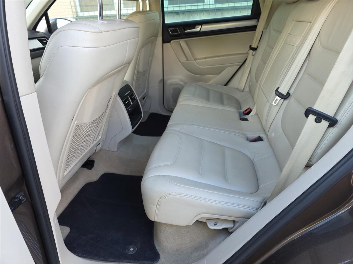 Volkswagen Touareg SUV / Terénní 4,1 l 250 kw