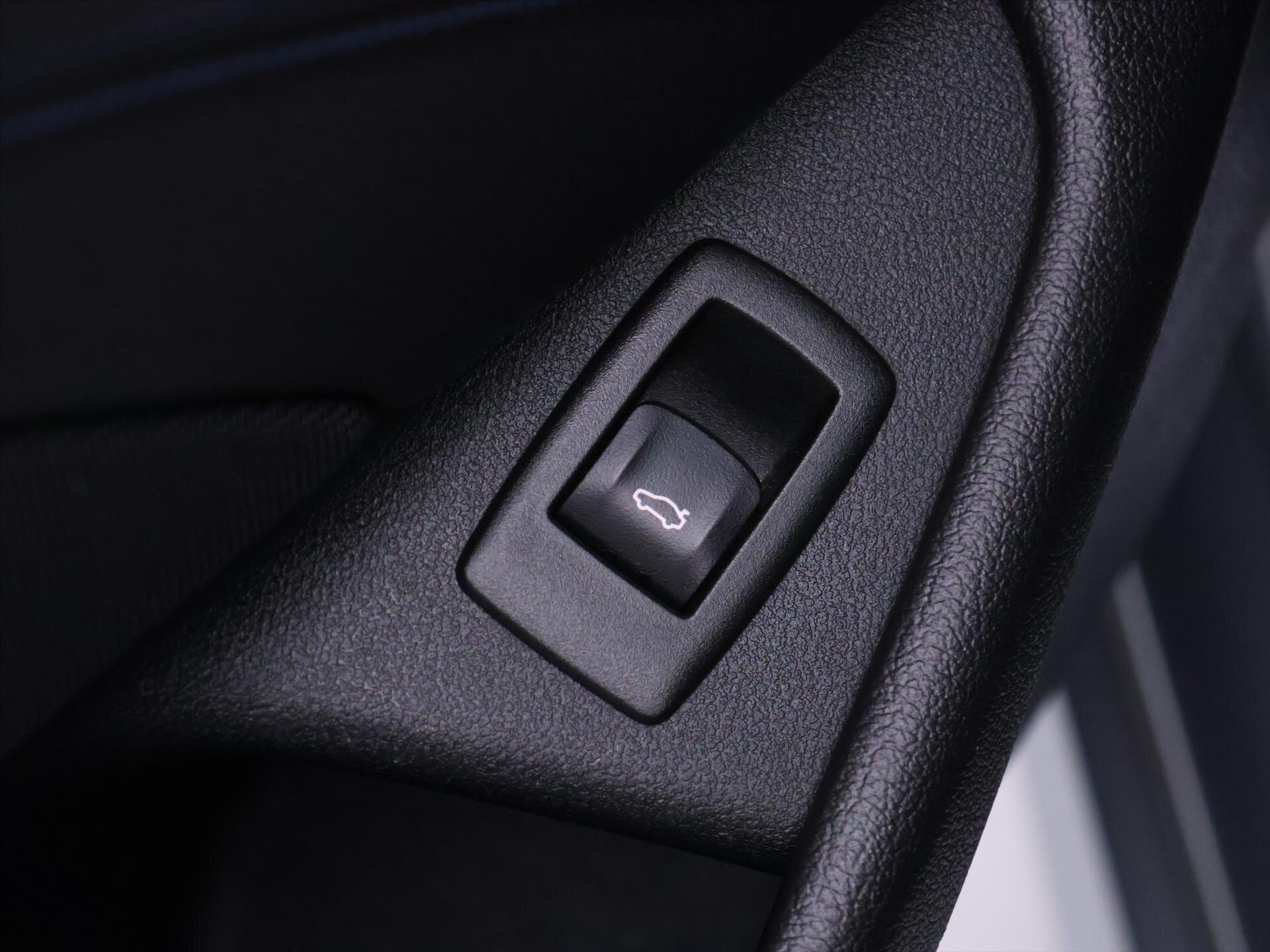 BMW Řada 5 Kombi 3,0 l 195 kw