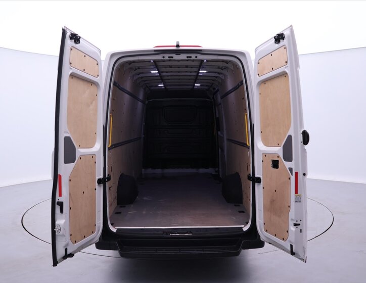 Volkswagen Crafter 9