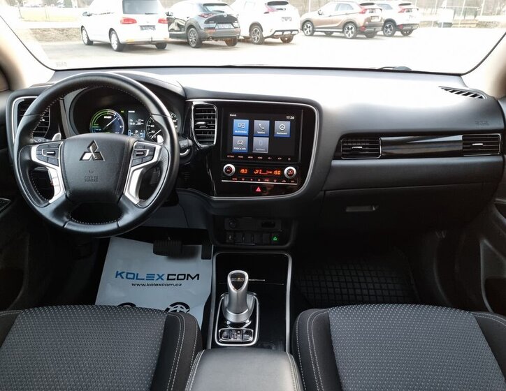 Mitsubishi Outlander SUV 2,4 l 165 kw