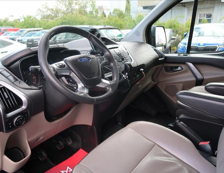 Ford Tourneo Custom MPV 2,2 l 114 kw