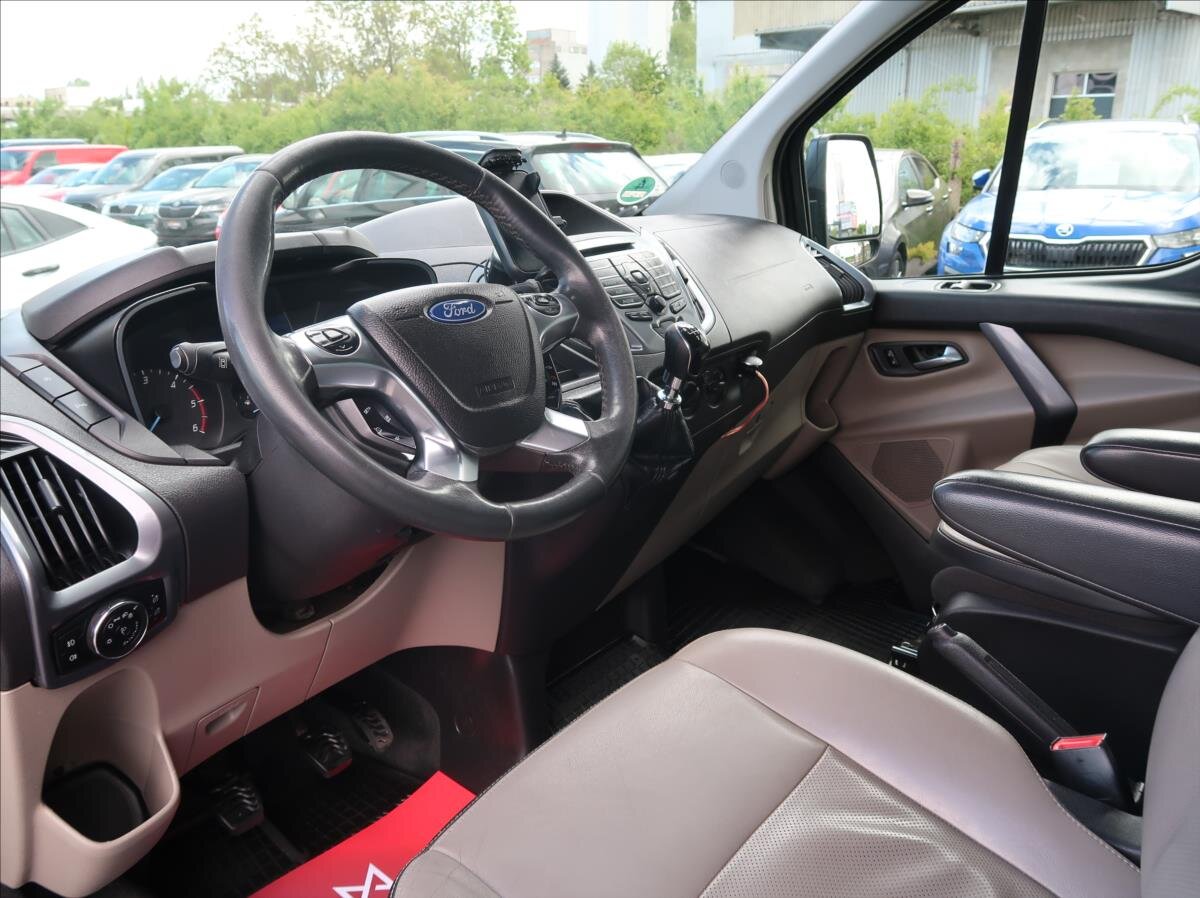 Ford Tourneo Custom MPV 2,2 l 114 kw