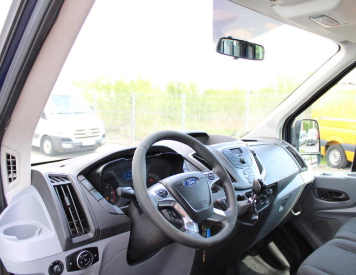 Ford Transit 9